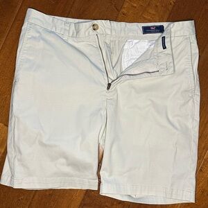 Men’s Vineyard Vines chino shorts, size 34